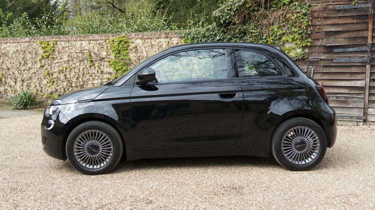FIAT 500 ELECTRIC CABRIO 87kW Icon 42kWh 2dr Auto